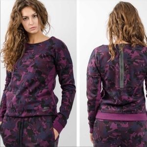 Nike Women’s Purple Camouflage sweatshirt with zipper back and thumb holes Large